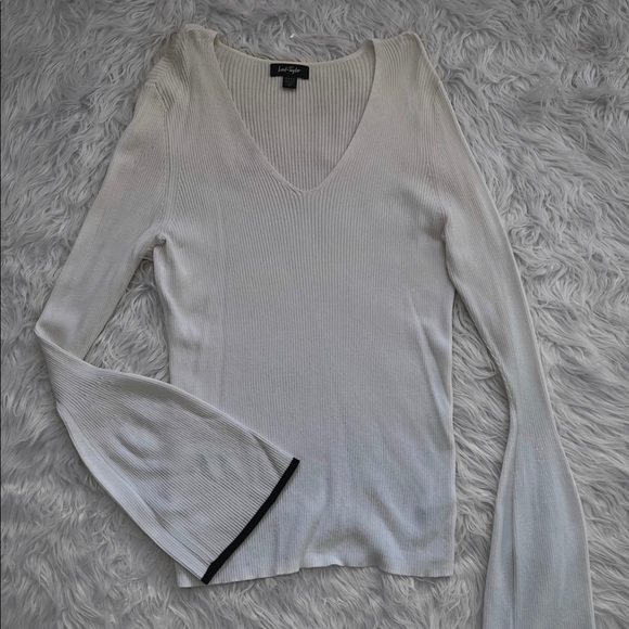 Thick V-Neck White & Black Sweater - Picture 2 of 2